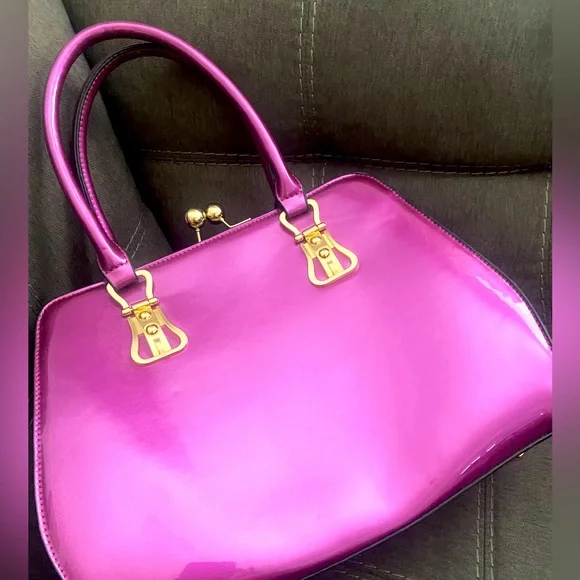 Purse - Picture 1 of 1